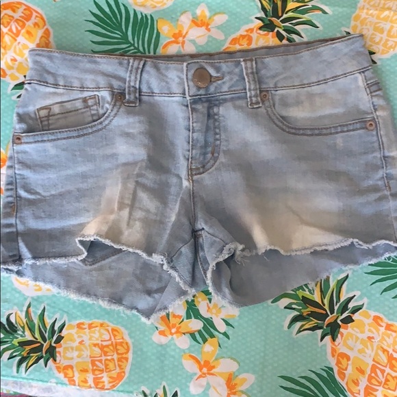 light washed jean shorts - Picture 1 of 3